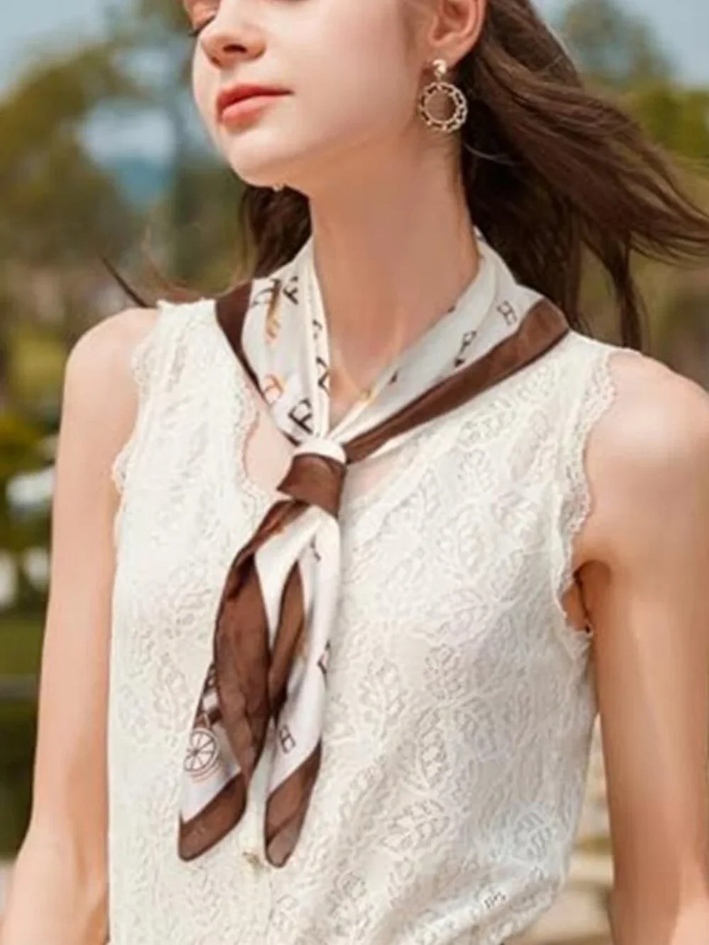 H Carriage Off White Satin Scarf Women's Square Hair Neck Headscarf 27.5
